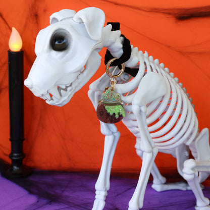 Glow in the dark Bubbling Cauldron Collar Candy®️